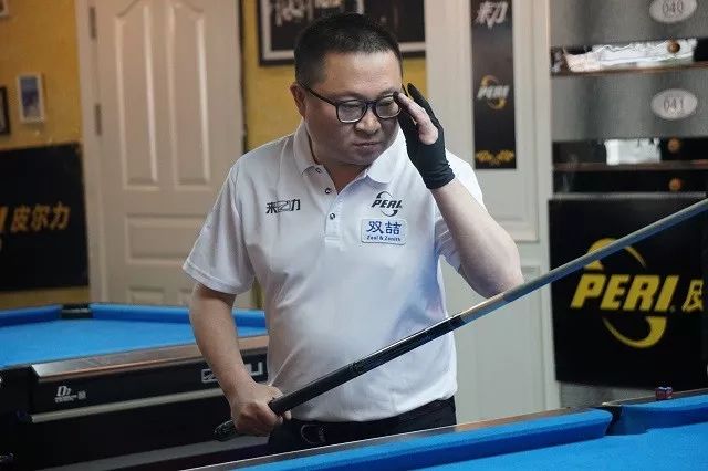 险象环生的 险象环生的