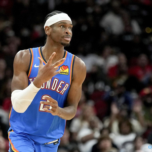 得益于更紧 得益于更紧